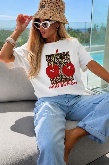 Tee shirt cerise tendance avec du léopard 
