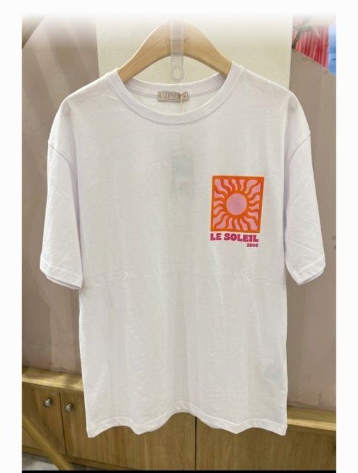 Tee shirt blanc  inscription le soleil ☀️ -