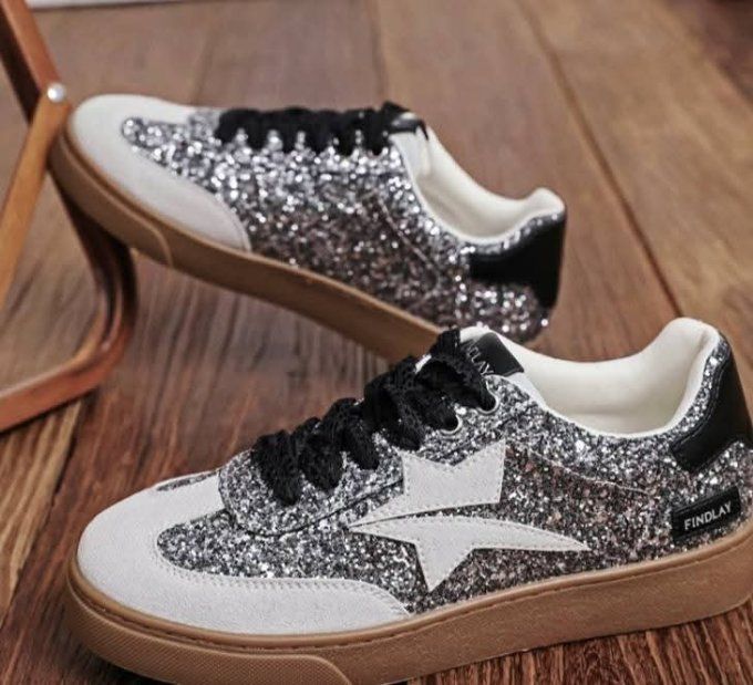 Baskets tendances strass et inscription Findlay