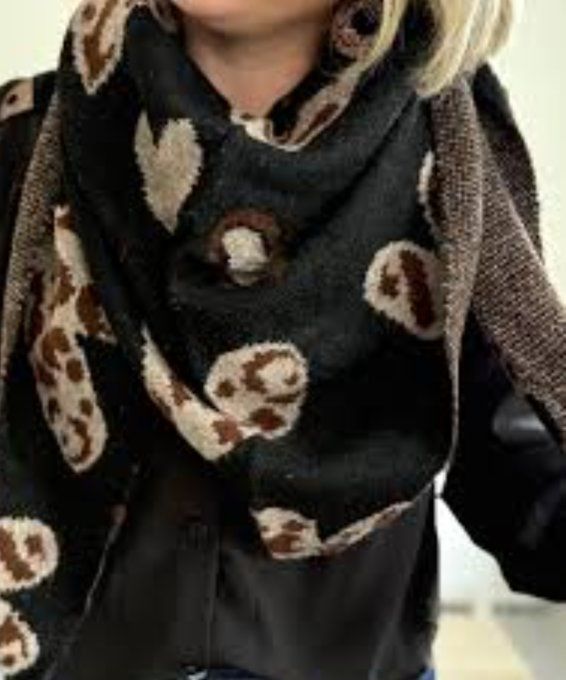 Écharpe triangle motif coeur et leopard 